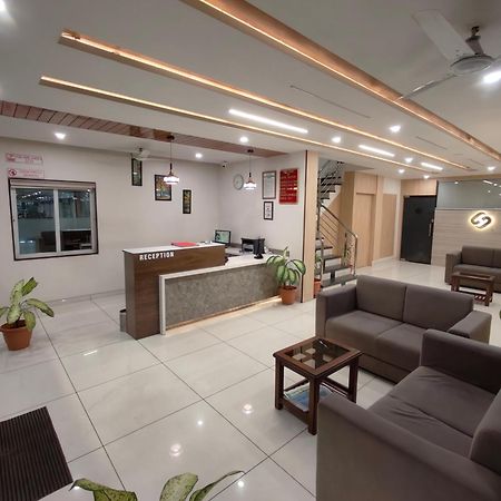 Hotel Sahyog & Rooms Surat Dış mekan fotoğraf