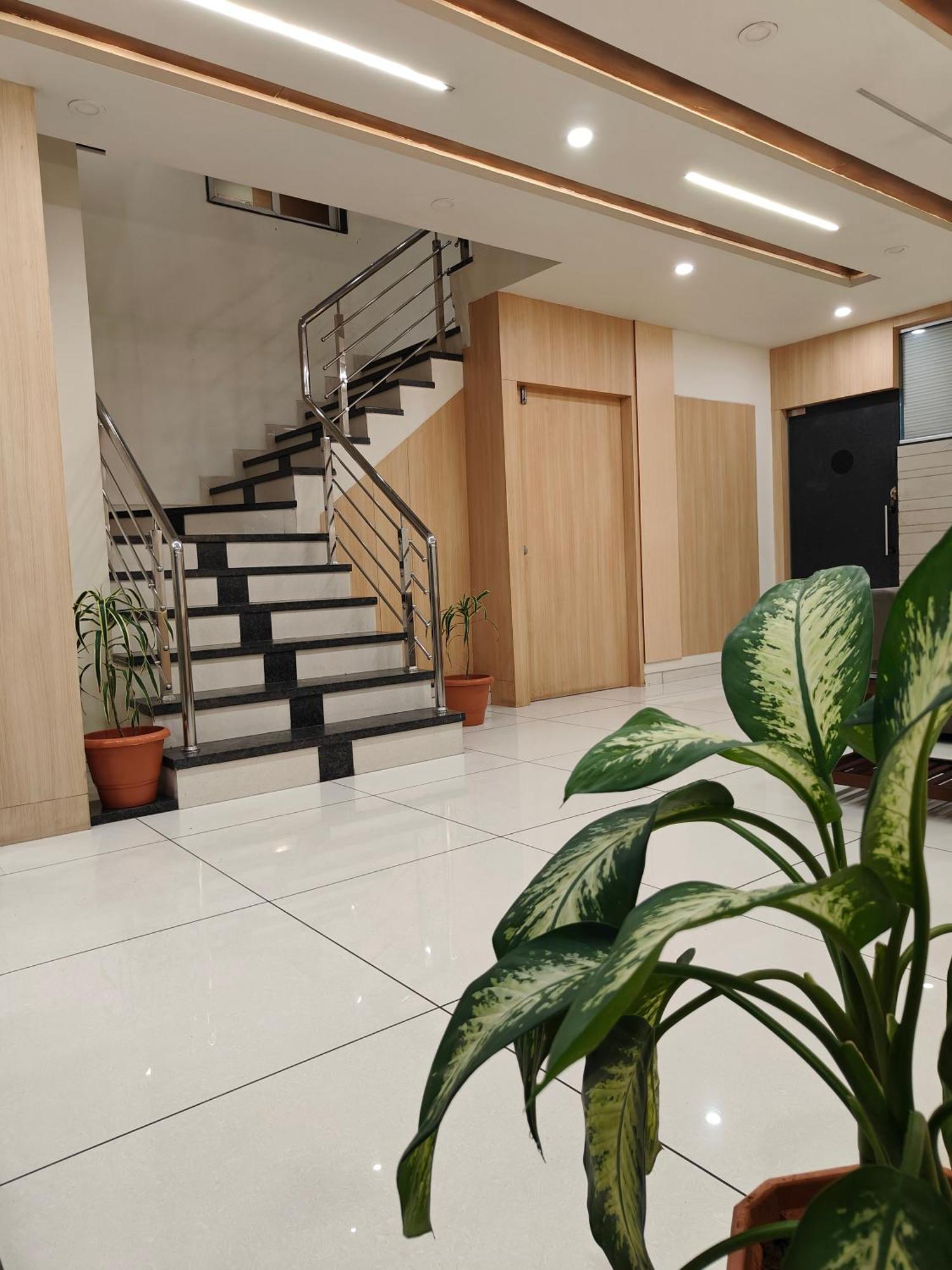Hotel Sahyog & Rooms Surat Dış mekan fotoğraf