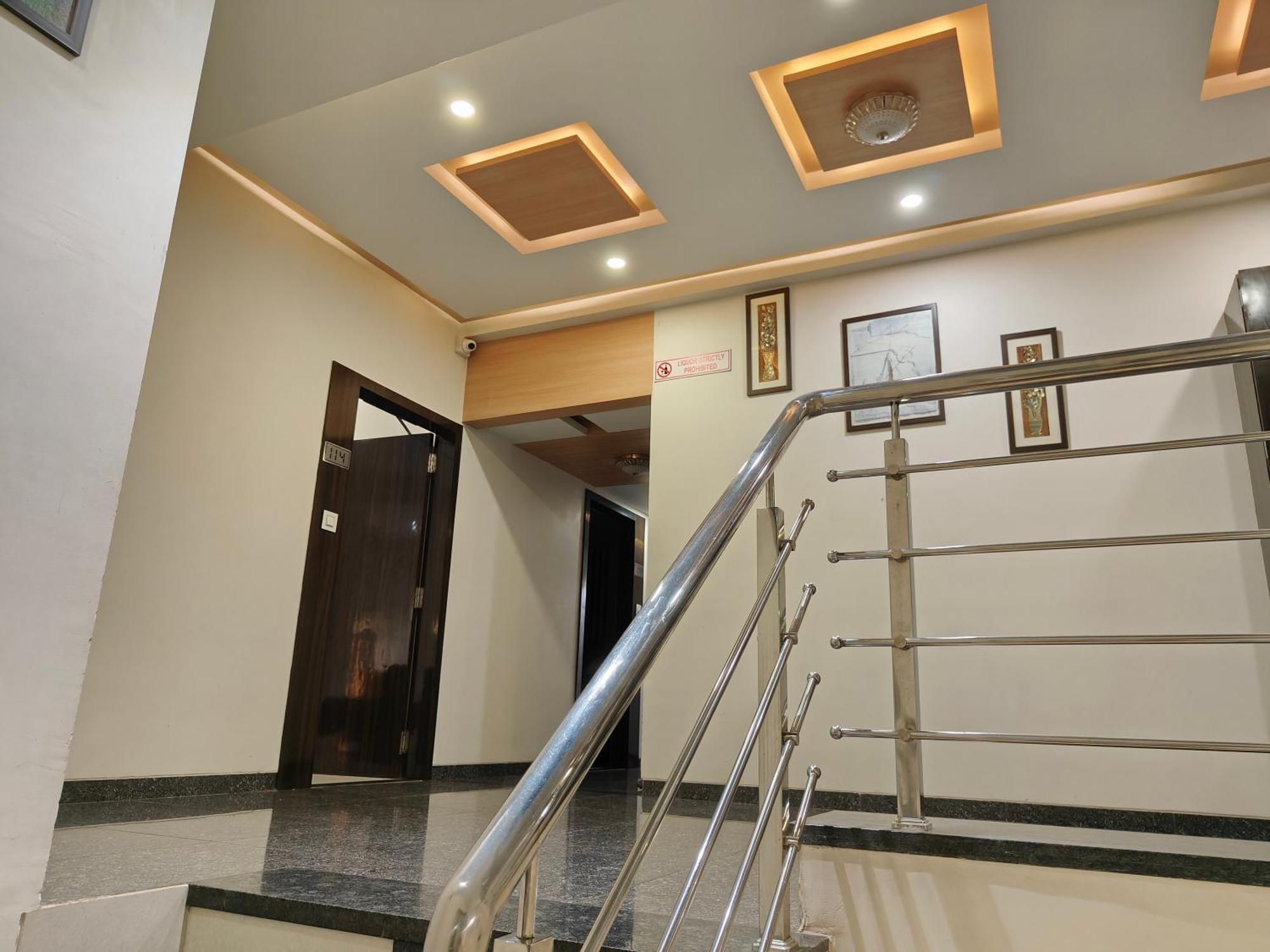 Hotel Sahyog & Rooms Surat Dış mekan fotoğraf