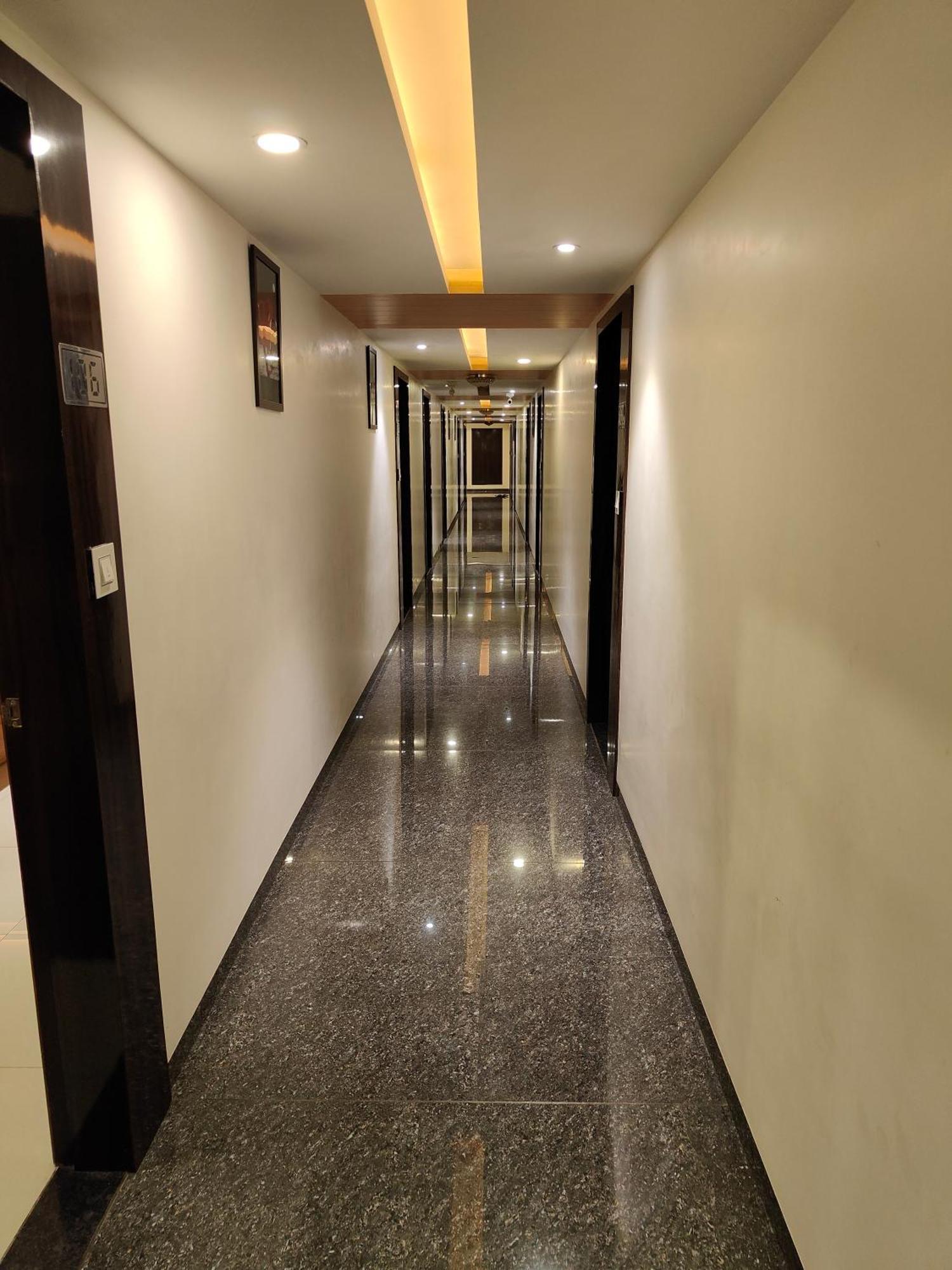 Hotel Sahyog & Rooms Surat Dış mekan fotoğraf