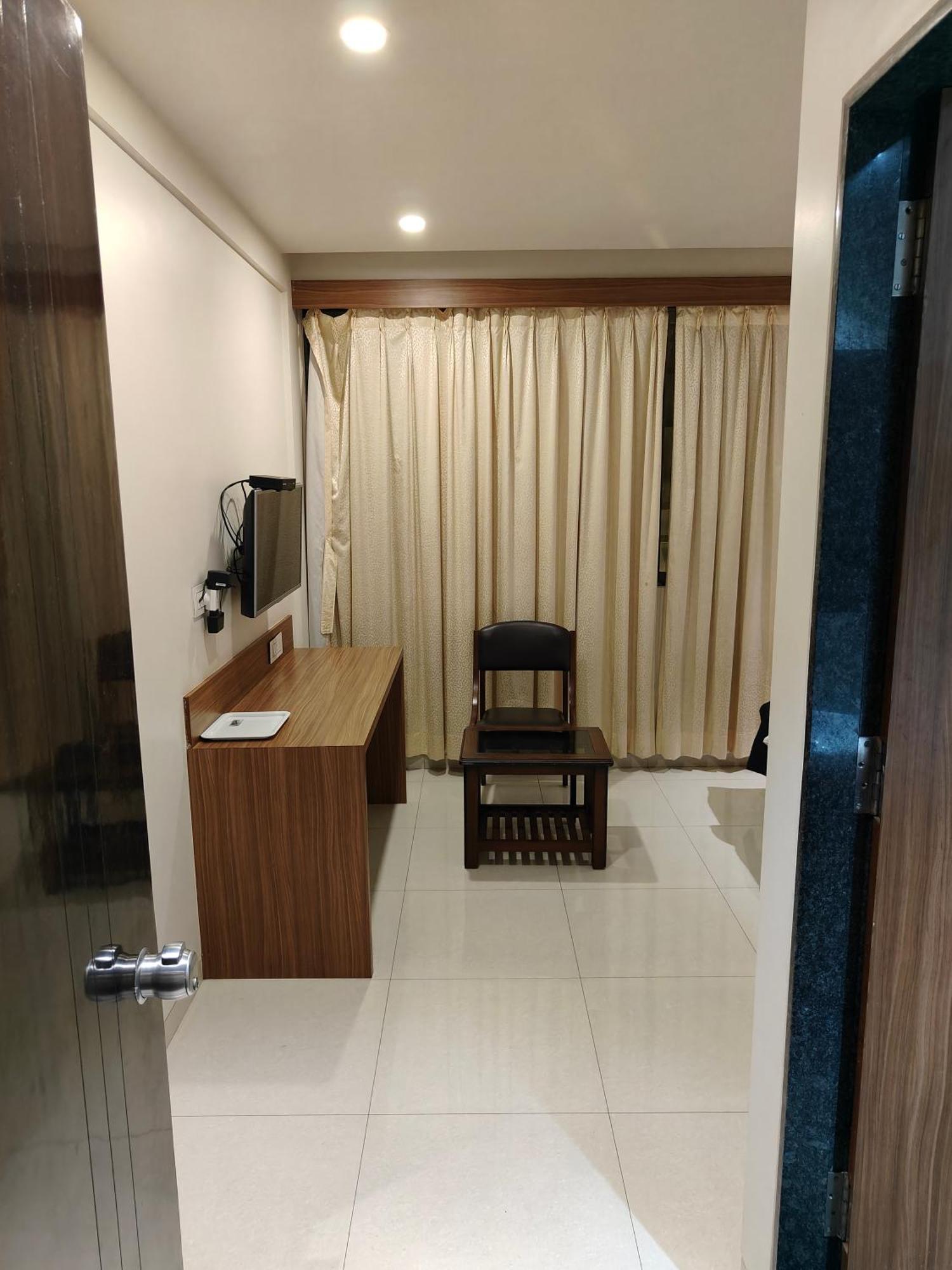 Hotel Sahyog & Rooms Surat Dış mekan fotoğraf