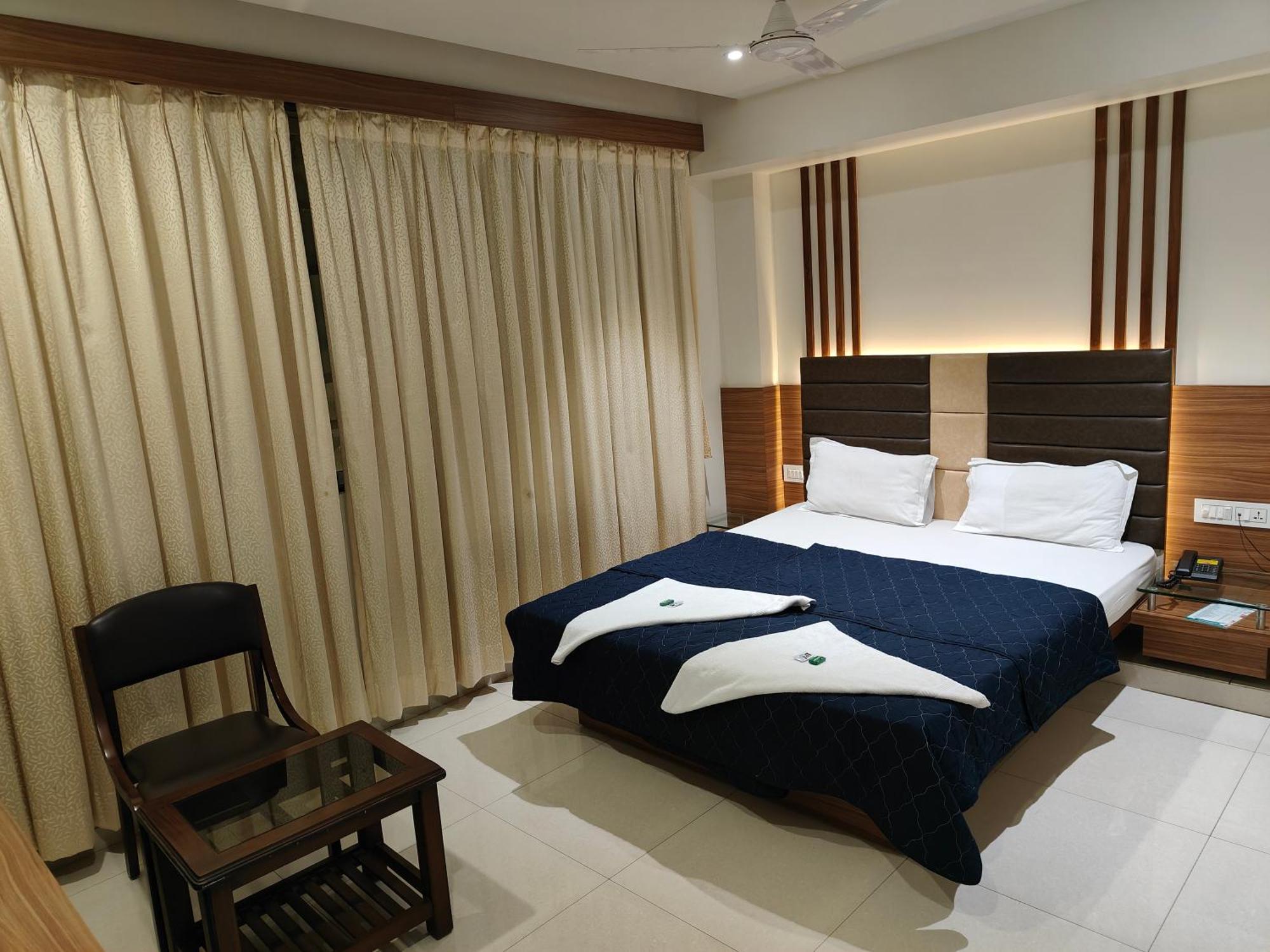 Hotel Sahyog & Rooms Surat Dış mekan fotoğraf