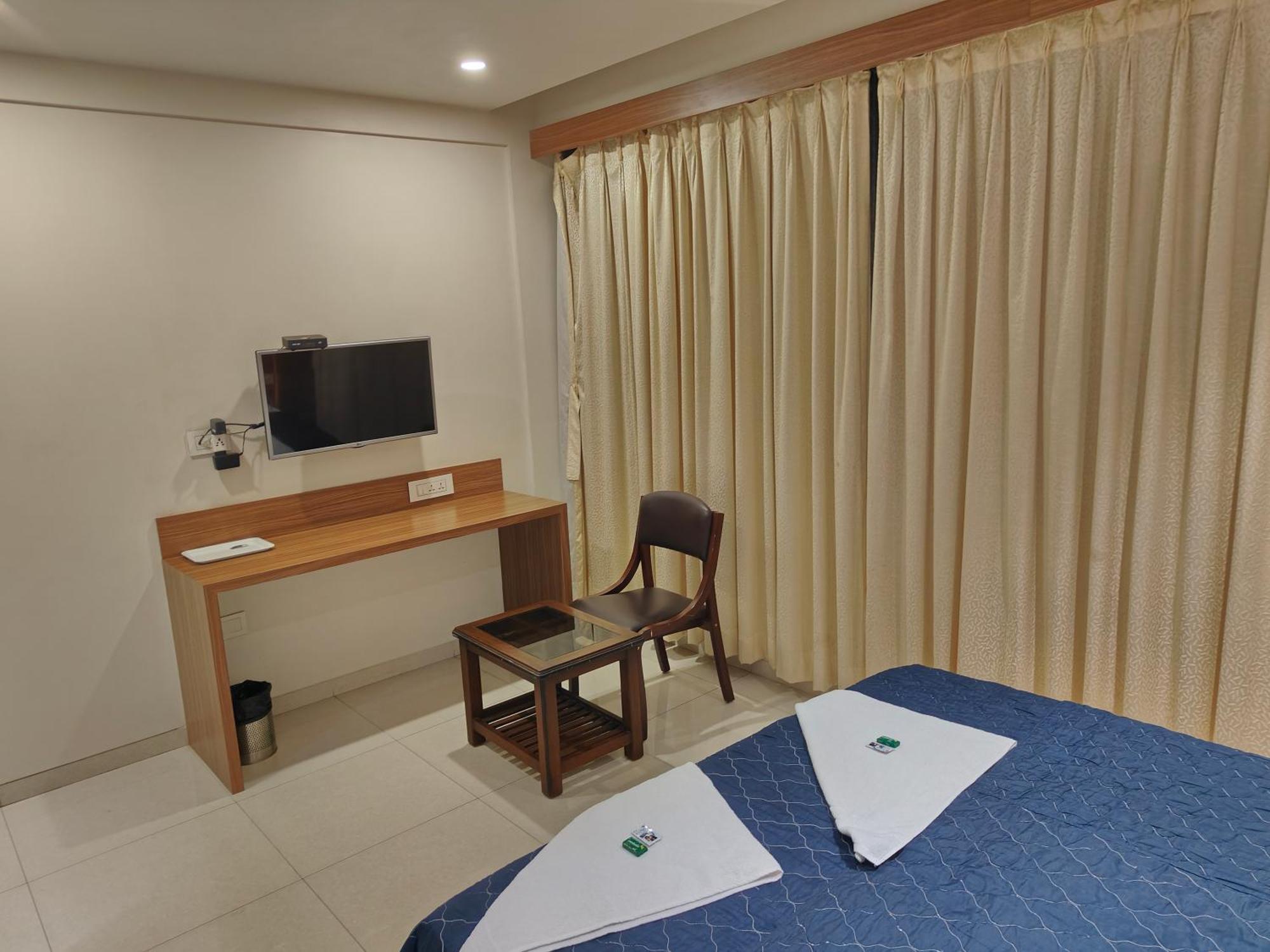 Hotel Sahyog & Rooms Surat Dış mekan fotoğraf
