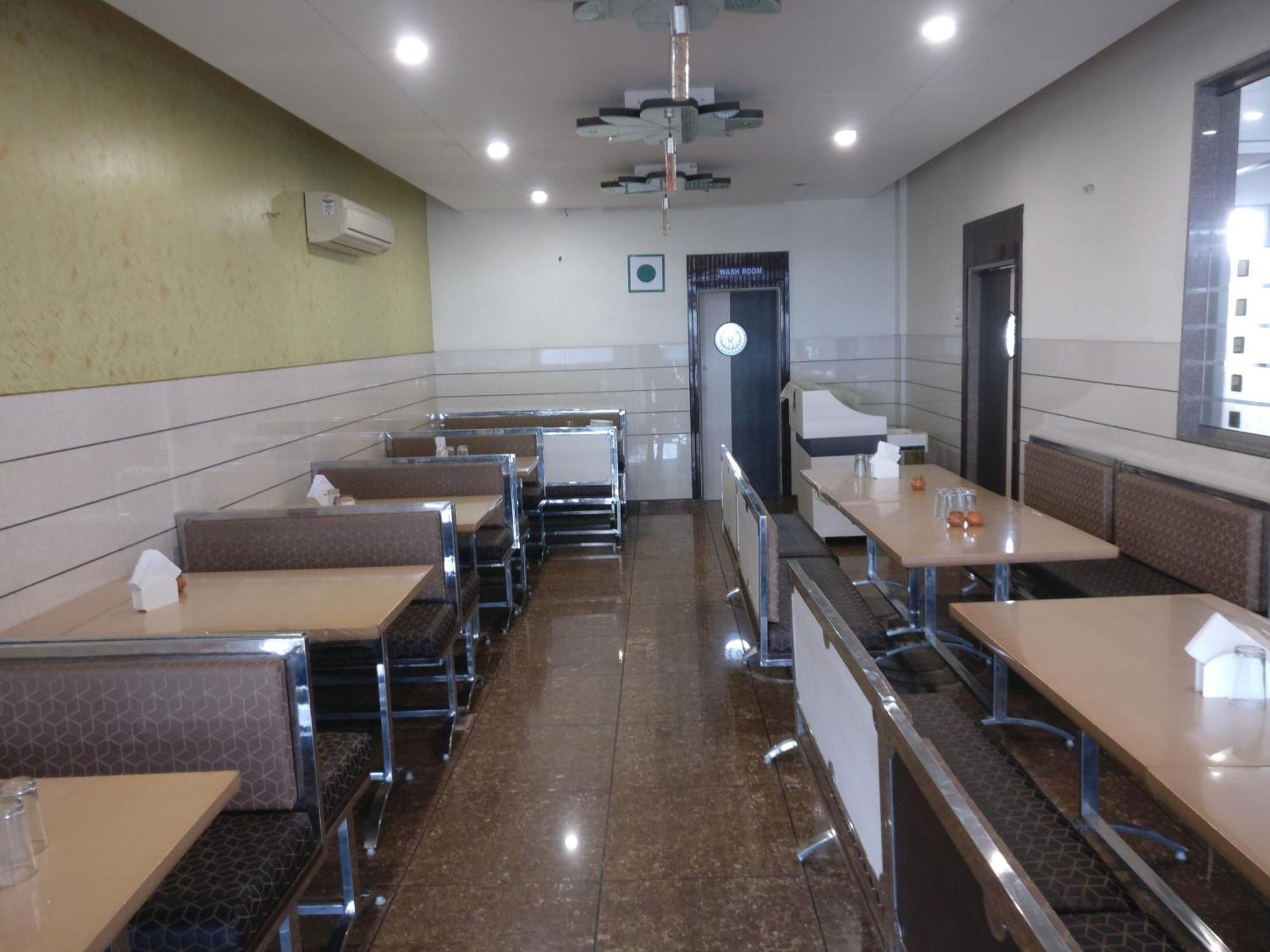 Hotel Sahyog & Rooms Surat Dış mekan fotoğraf